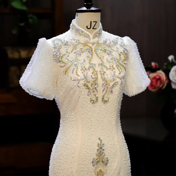 Charmant Ivoire Perlage Glitter Perle Paillettes Soirée Cheongsam 2024 Trompette / Sirène Col Haut Manches Courtes Thé Longueur
