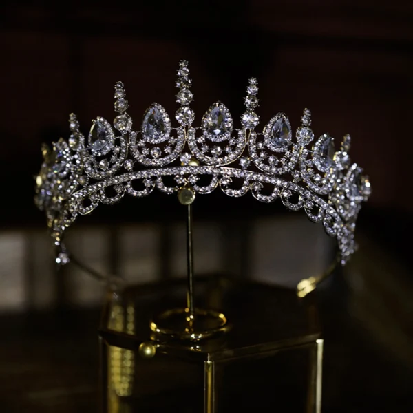 Charmant Zilveren Kristal Rhinestone Huwelijk Tiara 2022 Zirkonium Legering Bruids Haaraccessoires