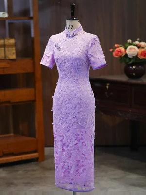 Vintage Originale Style Chinois Lavande Perle En Dentelle Fleur Vêtement De Rue Thé Longueur Cheongsam 2024 Trompette Sirène Col Haut Manches Courtes