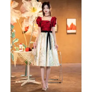 Chic Belle Bordeaux Robe De Soirée 2022 Princesse Encolure Carrée Manches Courtes Dos Nu Noeud Ceinture Perle Thé Longueur Robe De Ceremonie