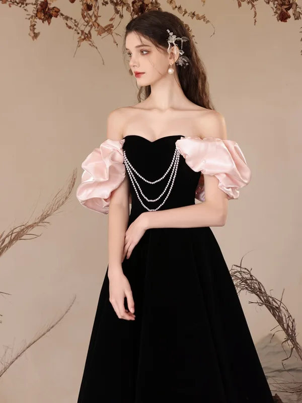 Chic / Beautiful Black Pearl Velvet Prom Dresses 2024 A-Line / Princess Off-The-Shoulder Ruffle Short Sleeve Backless Floor-Length / Long Prom Formal Dresses