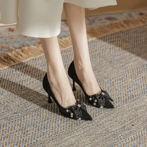 Schöne Nude Abend Wildleder Pumps 2022 Schleife Strass 8 cm Stilettos Spitzschuh Pumps Hochhackige