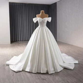 High End Elegant Hvit Blonder Satin Brudekjoler 2024 Ballkjole Av Skulderen Uten Ermer Domstol Tog Ball
