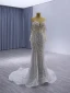 High End Charmant Weiß Handgefertigt Perlenstickerei Perle Strass Pailletten Ballkleider 2024 Meerjungfrau Bandeau Kurze Ärmel Rückenfreies Sweep / Pinsel Zug Strand