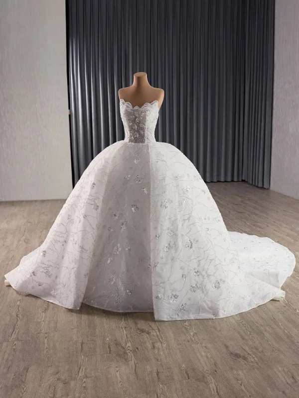 High End Weiß Handgefertigt Perlenstickerei Perle Pailletten Quinceañera Brautkleider / Hochzeitskleider 2025 Ballkleid Bandeau Ärmellos Rückenfreies Kapelle-Schleppe Tülle