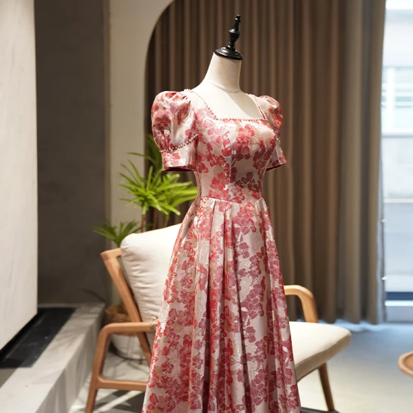 Elegant Burgundy Floral Prom Dresses 2022 A-Line / Princess Satin Square Neckline Pearl Puffy Short Sleeve Backless Floor-Length / Long Prom Formal Dresses