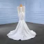 High End Ivory / Creme Perlenstickerei Perle Quaste Brautkleider / Hochzeitskleider 2023 Meerjungfrau Rundhalsausschnitt Lange Ärmel Sweep / Pinsel Zug Hochzeit
