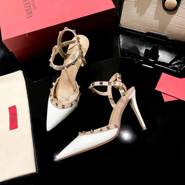 Sexy Blanche Rivet Soirée Sandales Femme 2022 Cuir 6 cm Talons Aiguilles À Bout Pointu Sandales Talons Hauts