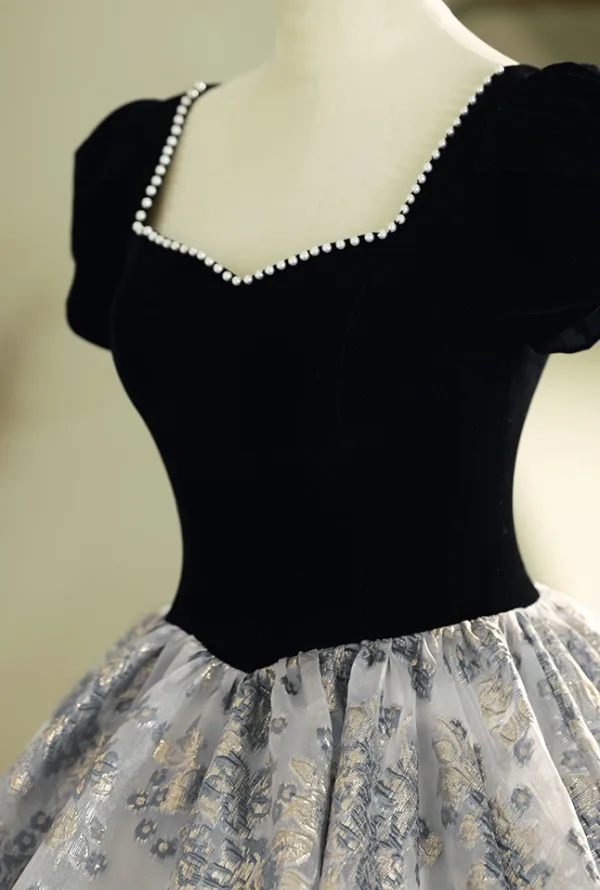 Vintage / Retro Black Pearl Velvet Printing Prom Dresses 2024 Ball Gown Square Neckline Short Sleeve Backless Floor-Length / Long Prom Formal Dresses