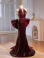 Scintillantes Bordeaux Faux Diamant Paillettes Robe De Soirée 2024 Trompette / Sirène Titulaire Sans Manches Dos Nu Noeud Train De Balayage Soirée Robe De Ceremonie