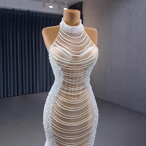 Luxus / Herrlich Sexy Weiß Handgefertigt Perlenstickerei Perle Ballkleider 2023 Meerjungfrau Neckholder Ärmellos Rückenfreies Hof-Schleppe Festliche Kleider