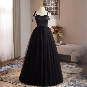 Audrey Hepburn Stil Svarta Balklänningar 2025 Prinsessa Spaghettiband Ärmlös Halterneck Långa Formella Klänningar