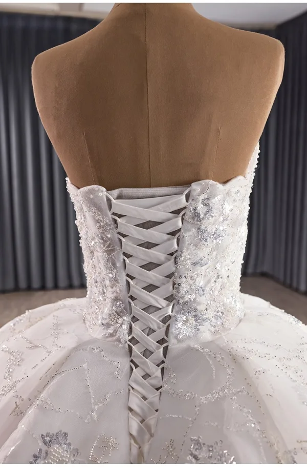 High End Weiß Handgefertigt Perlenstickerei Perle Pailletten Quinceañera Brautkleider / Hochzeitskleider 2025 Ballkleid Bandeau Ärmellos Rückenfreies Kapelle-Schleppe Tülle