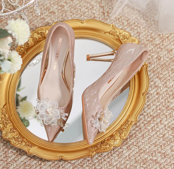 Charming Champagne Beading Lace Flower Pearl Sequins Leather Wedding Shoes 2023 8 cm Stiletto Heels Pointed Toe Wedding Pumps High Heels
