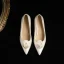 Elegant Ivory Rose Appliques Wedding Shoes 2024 Satin 8 cm Stiletto Heels Pointed Toe Wedding Pumps High Heels