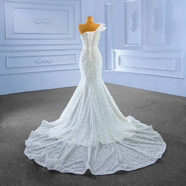 Luxe Blanche Fait main Perlage Perle Paillettes Robe De Mariée 2022 Trompette / Sirène Une épaule Sans Manches Dos Nu Tribunal Train Mariage