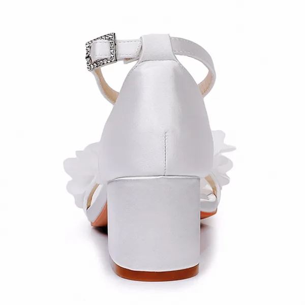 Simple Blanche Appliques Satin Chaussure De Mariée 2024 Bride Cheville 5 cm Talons Épais Peep Toes / Bout Ouvert Mariage Sandales Talons Hauts