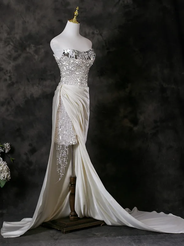 Sexy Weiß Perlenstickerei Perle Pailletten Abendkleider 2025 Meerjungfrau Bandeau Ärmellos Rückenfreies Sweep / Pinsel Zug Festliche Kleider