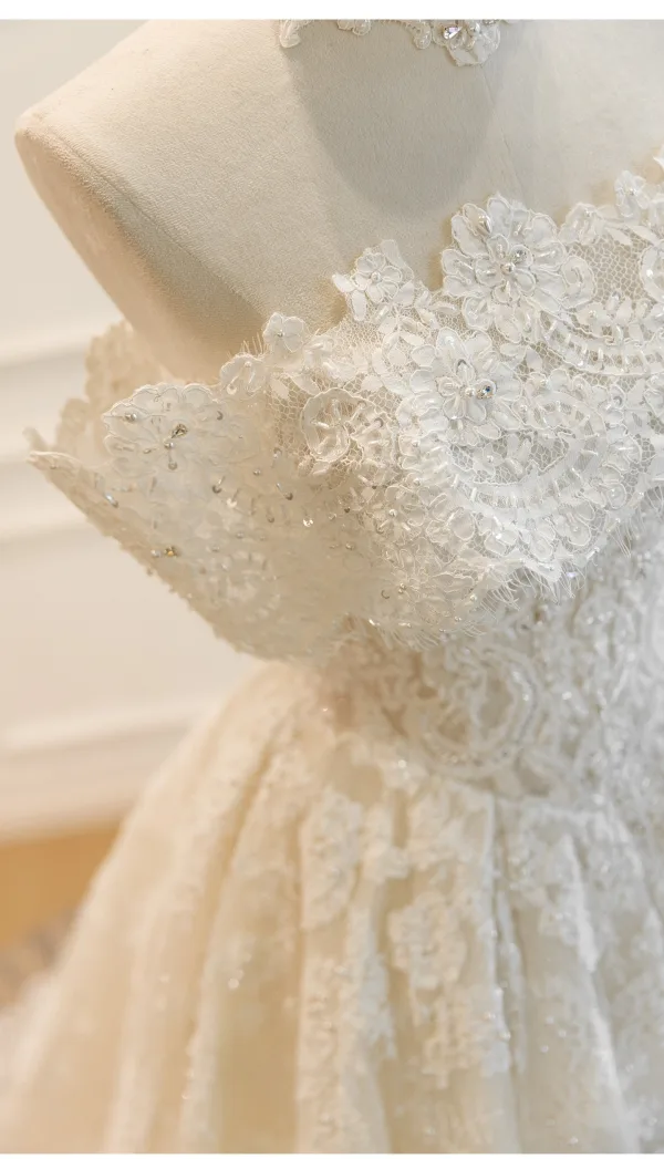 Luxury / Gorgeous White Beading Pearl Sequins Lace Flower Wedding Dresses 2026 Ball Gown Strapless Sleeveless Backless Floor-Length / Long