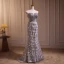High End Charmant Grau Handgefertigt Perlenstickerei Perle Pailletten Feder Abendkleider 2024 Meerjungfrau Bandeau Ärmellos Rückenfreies Sweep / Pinsel Zug Strand