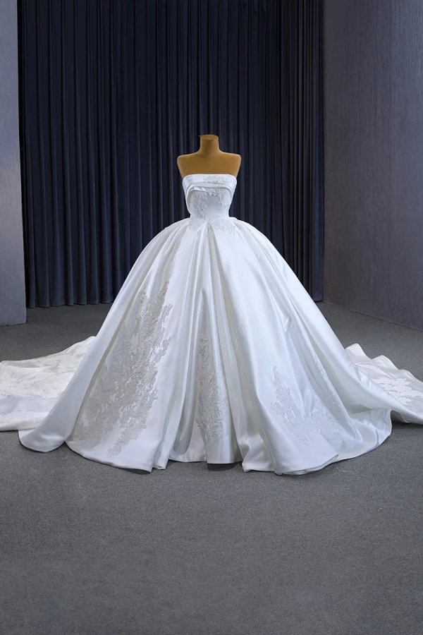 High-end Ivory Satin Lace Flower Wedding Dresses 2023 Ball Gown Strapless Sleeveless Backless Royal Train Wedding
