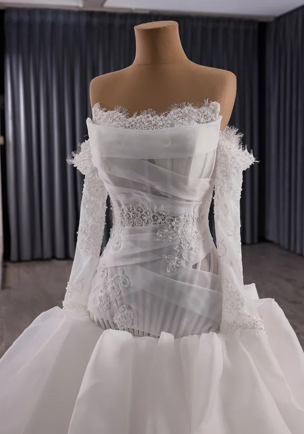 High-end Vintage / Retro White Pearl Lace Flower Wedding Dresses 2025 Ball Gown Off-The-Shoulder Long Sleeve Backless Court Train