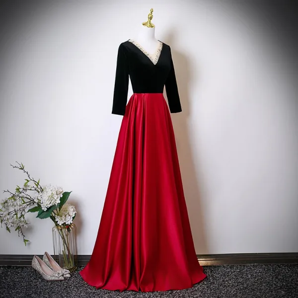 Elegant Burgundy Rhinestone Mother Of The Bride Dresses 2025 A-Line / Princess V-Neck Long Sleeve Backless Floor-Length / Long