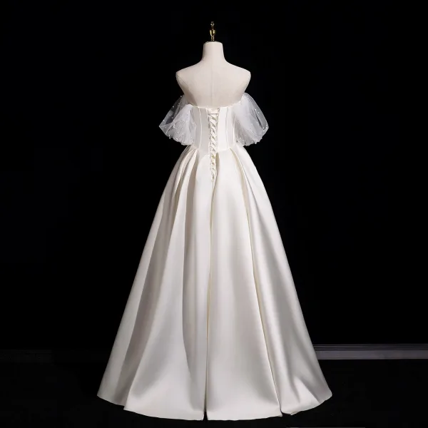 Elegant Hvit Perle Satin Ballkjoler 2026 Prinsesse Kjæreste Uten Ermer Ryggløse Lange Formelle Kjoler