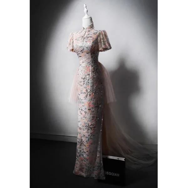 Vintage / Originale Style Chinois Rougissant Rose Perlage Paillettes Cheongsam Robe De Soirée 2024 Trompette / Sirène Col Haut Manches Courtes Dos Nu Train De Balayage Fendue devant Robe De Ceremonie
