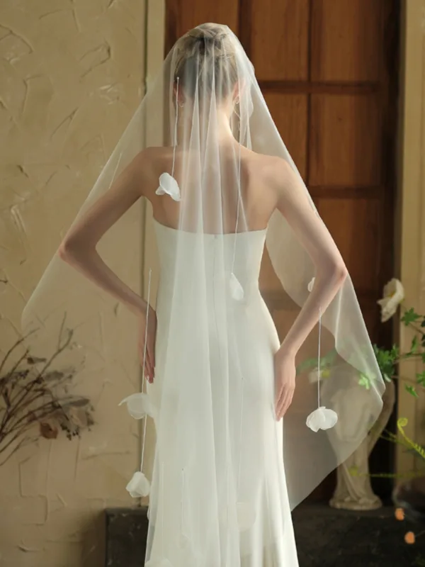 Elegant White Appliques Tulle Wedding Veils 2025