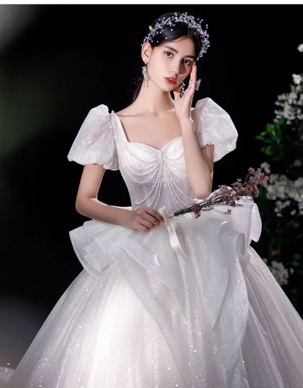 Luxus / Herrlich Ivory / Creme Perlenstickerei Perle Pailletten Brautkleider / Hochzeitskleider 2022 Ballkleid Eckiger Ausschnitt Geschwollenes Kurze Ärmel Rückenfreies Schleife Königliche Schleppe Hochzeit