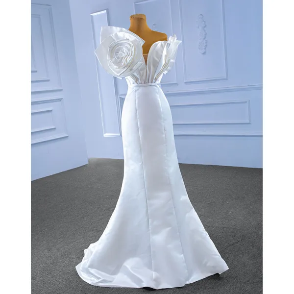 Schöne Weiß Satin Brautkleider / Hochzeitskleider 2022 Meerjungfrau Ärmellos Bandeau Blumen Rückenfreies Sweep / Pinsel Zug