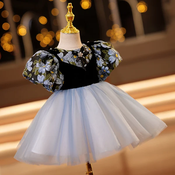 Chic / Belle Bleu Ciel Impression Courte Robe Ceremonie Fille 2022 Robe Boule Encolure Dégagée Gonflée Manches Courtes Faux Diamant Perle Promo Robe Ceremonie Fille