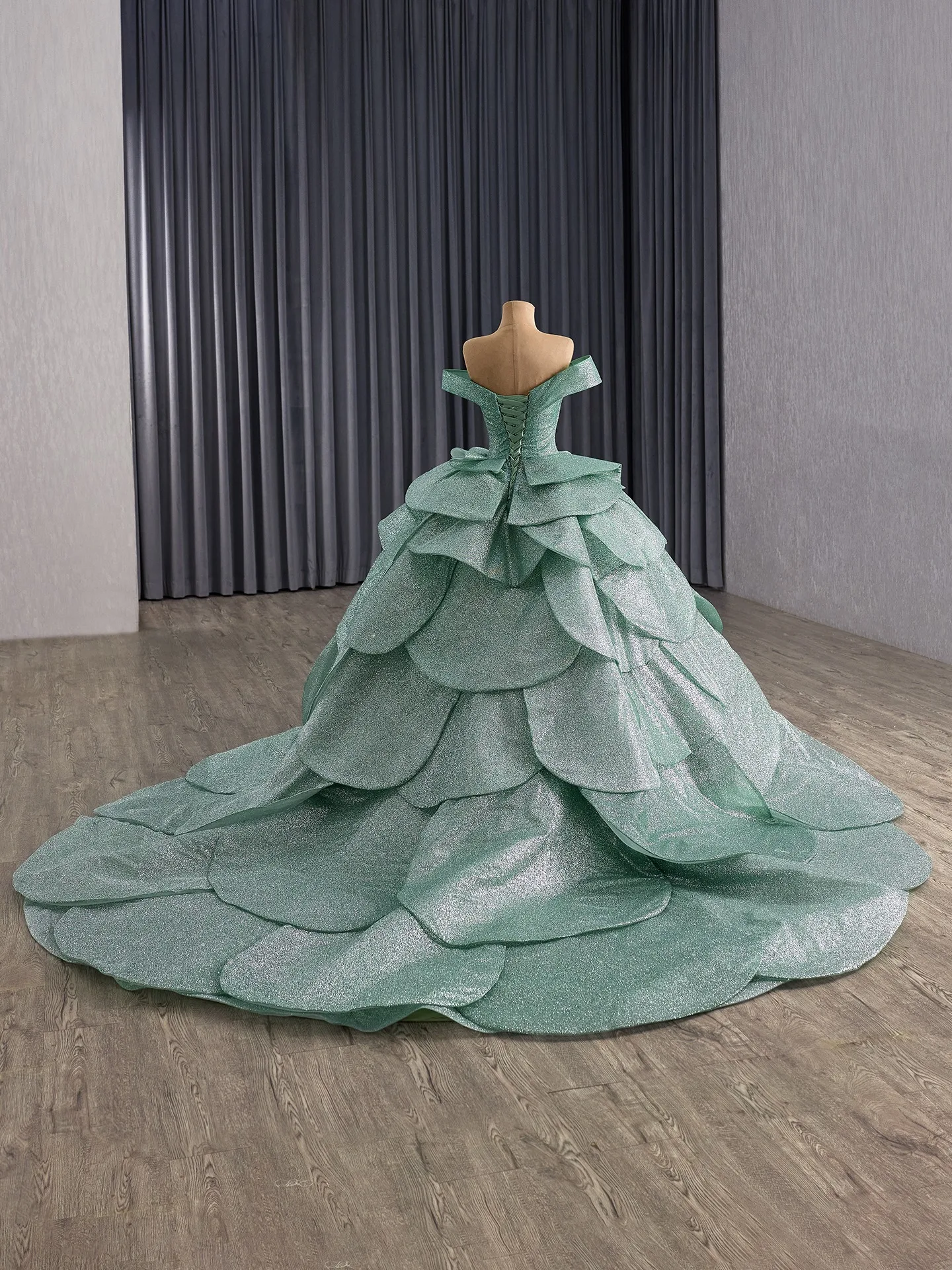 Luxury Gorgeous Mint Green Cascading Ruffles Sequins Prom Dresses 2025 Ball Gown Royal