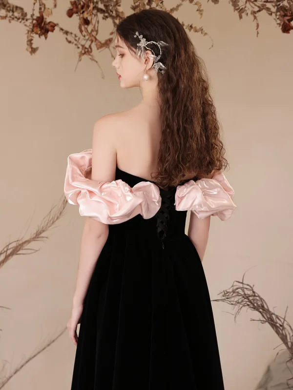 Chic / Beautiful Black Pearl Velvet Prom Dresses 2024 A-Line / Princess Off-The-Shoulder Ruffle Short Sleeve Backless Floor-Length / Long Prom Formal Dresses