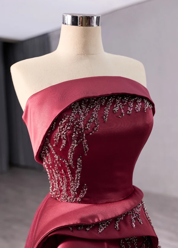 Haut de Gamme Élégant Bordeaux Fait main Perlage Paillettes Fleur Robe De Bal 2024 Trompette / Sirène Bustier Sans Manches Dos Nu Train De Balayage Promo