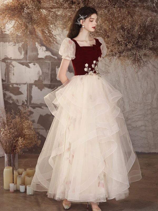 Chic / Beautiful Burgundy Flower Cascading Ruffles Sweet 16 Prom Dresses 2024 A-Line / Princess Square Neckline Puffy Short Sleeve Backless Floor-Length / Long Formal Dresses