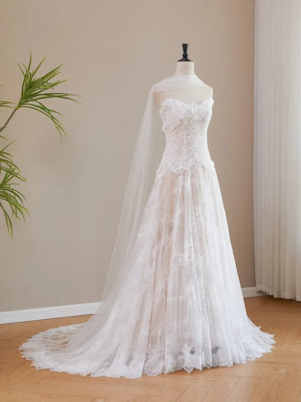 Vintage / Retro White Pearl Lace Flower Wedding Dresses 2026 A-Line / Princess Strapless Sleeveless Backless Sweep Train