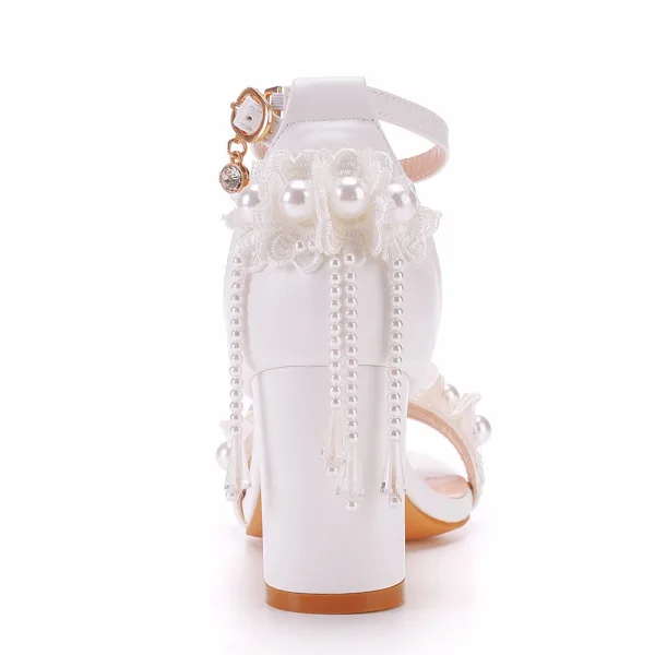 Charmant Blanche En Dentelle Fleur Perle Gland Chaussure De Mariée 2023 Bride Cheville 7 cm Talons Épais Peep Toes / Bout Ouvert Mariage Sandales Talons Hauts