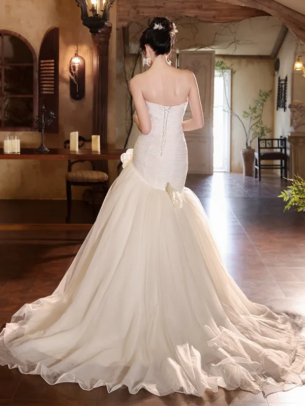 Charmant Weiß Applikationen Brautkleider / Hochzeitskleider 2025 Meerjungfrau Bandeau Ärmellos Rückenfreies Sweep / Pinsel Zug Hochzeit