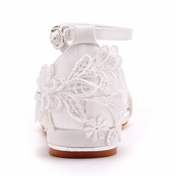 Chic / Belle Blanche En Dentelle Fleur Chaussure De Mariée 2023 Bride Cheville Talon Bas Peep Toes / Bout Ouvert Mariage Sandales Talons Hauts