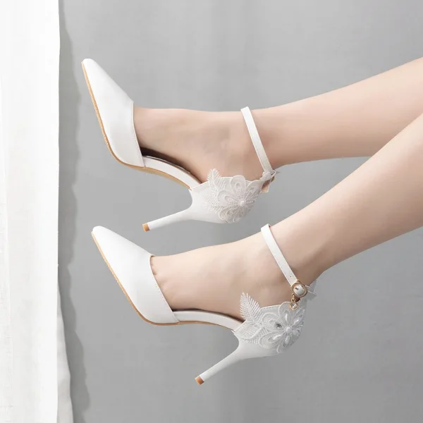 Elegant White Rhinestone Pearl Lace Flower Wedding Shoes 2022 Ankle Strap 9 cm Stiletto Heels Pointed Toe Wedding High Heels
