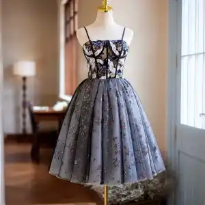 Chic Belle Bleu Marine Impression Paillettes De Retour Robe De Graduation 2024 Robe Boule Bretelles Spaghetti Sans Manches Dos Nu Courte Robe De Ceremonie