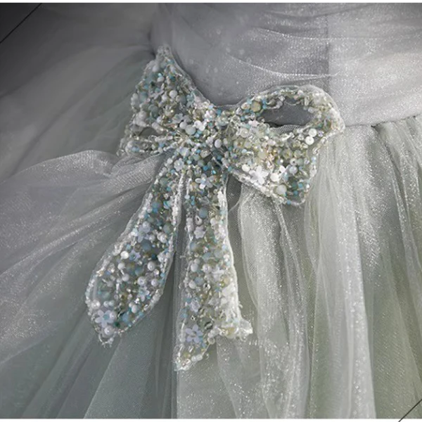 Charmant Vert Cendré Perlage Paillettes Robe De Bal 2023 Robe Boule Bustier Sans Manches Dos Nu Train De Balayage Robe De Ceremonie