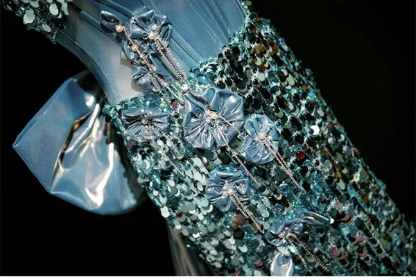 Sexy Glitzernden Blau Perlenstickerei Strass Pailletten Abendkleider 2025 Meerjungfrau Bandeau Ärmellos Rückenfreies Schleife Sweep / Pinsel Zug Abend