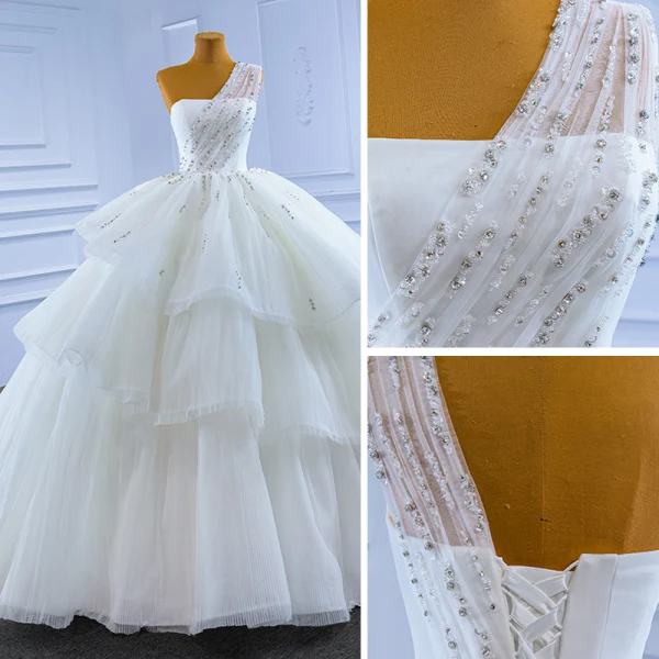 Vintage / Originale Haut de Gamme Blanche Volants en Cascade Robe De Mariée Robe Boule 2022 Une épaule Sans Manches Dos Nu Faux Diamant Tribunal Train Mariage