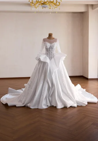 Luxus Herrlich Ivory Creme Perle Strass Spitze Blumen Fallende Rüsche Brautkleider Hochzeitskleider 2026 Ballkleid Rundhalsausschnitt Lange Ärmel Satin Kapelle Schleppe