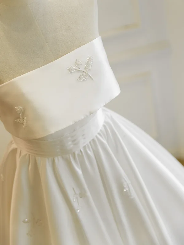 Vintage High End Weiß Handgefertigt Perlenstickerei Pailletten Satin Brautkleider / Hochzeitskleider 2026 A Linie Bandeau Ärmellos Rückenfreies Lange