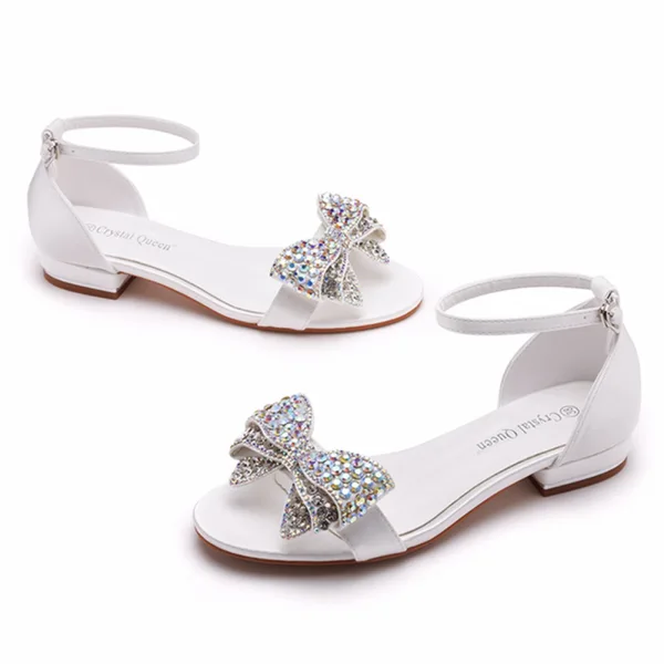 Uroczy Białe Rhinestone Kokarda Płaskie Bal Sandały Damskie 2023 Z Paskiem Peep Toe Sandały