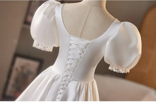 Vintage / Originale Blanche En Dentelle Fleur Satin Robe De Mariée 2025 Robe Boule V-Cou Gonflée Manches Courtes Dos Nu Longue